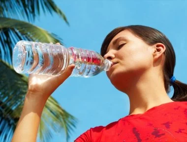 Αφυδάτωση: Πώς να την αποφύγετε με αυτούς τους 6 τρόπους